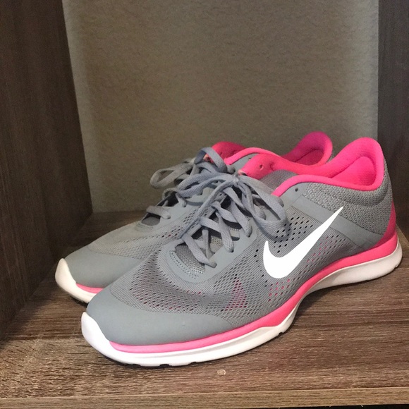 nike womens shoes hot pink